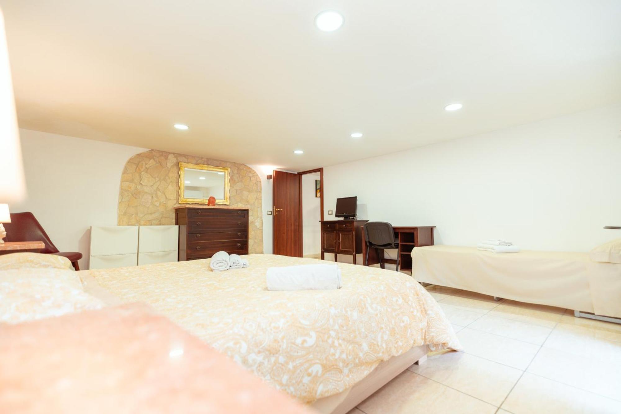 הוילה קטאניה Monserrato House מראה חיצוני תמונה