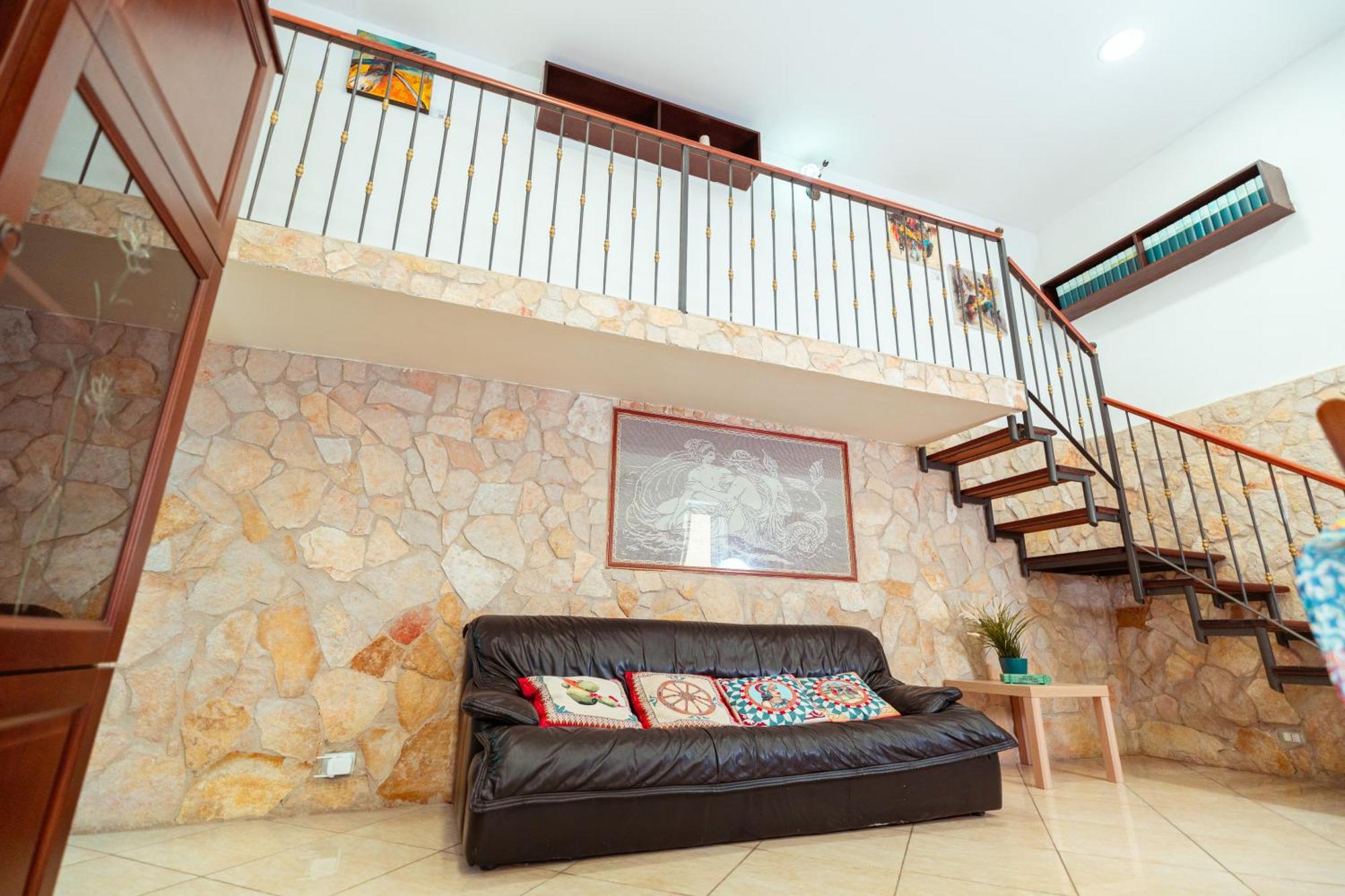 הוילה קטאניה Monserrato House מראה חיצוני תמונה