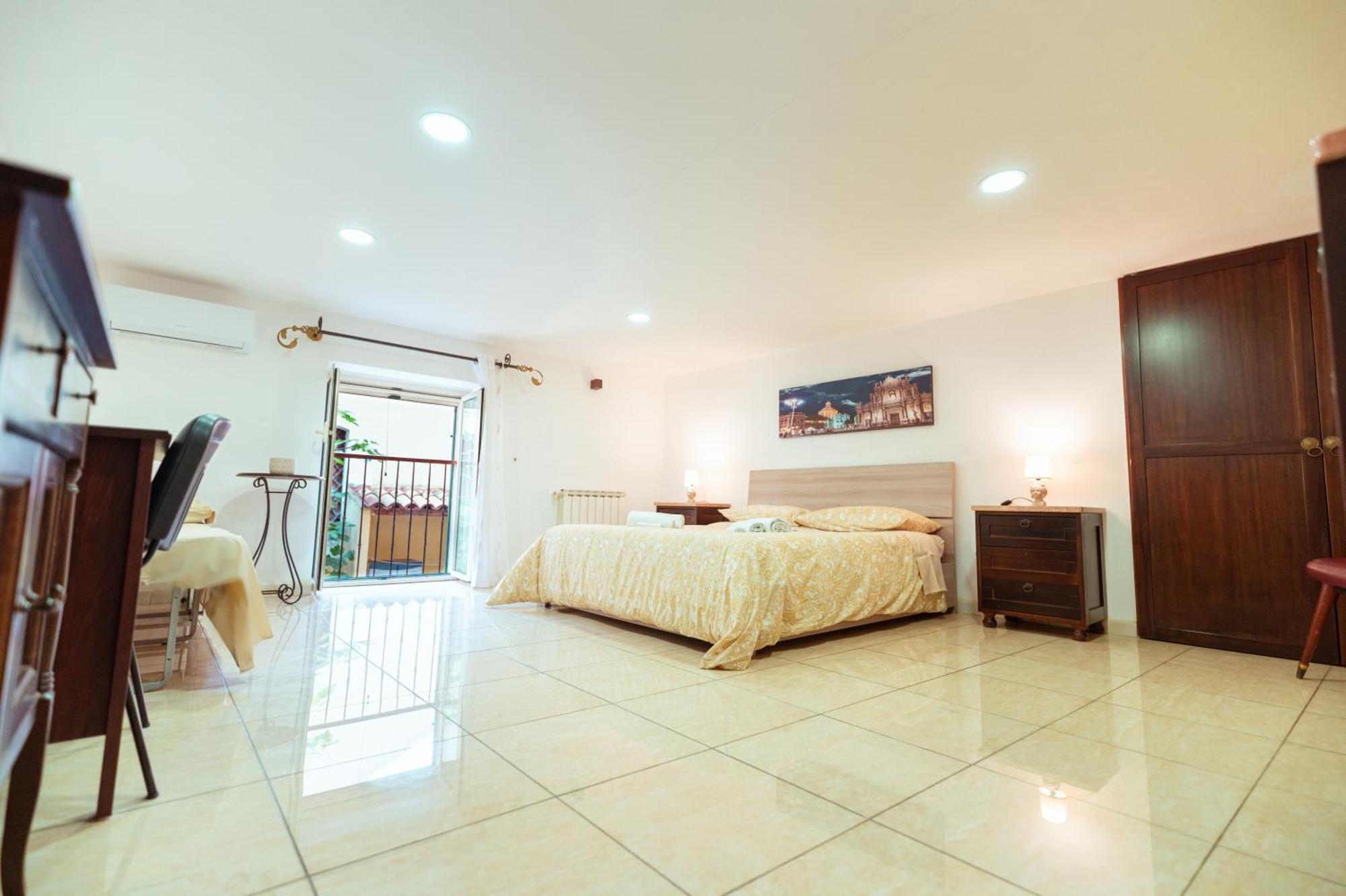 הוילה קטאניה Monserrato House מראה חיצוני תמונה