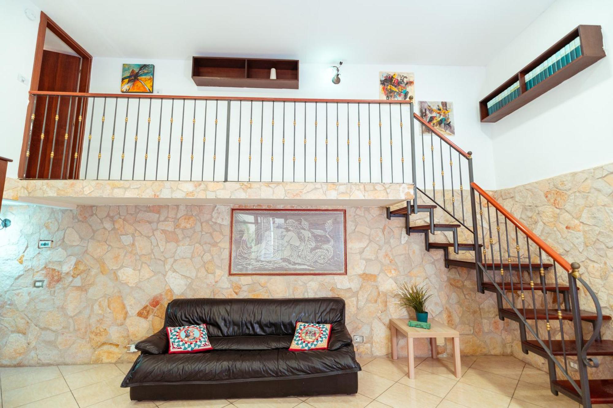 הוילה קטאניה Monserrato House מראה חיצוני תמונה