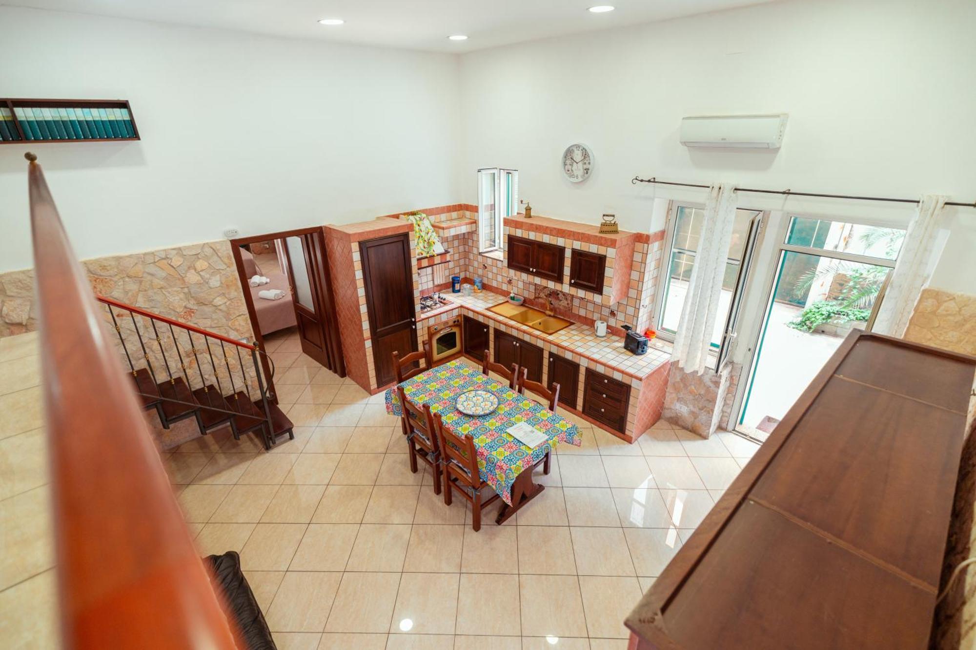 הוילה קטאניה Monserrato House מראה חיצוני תמונה
